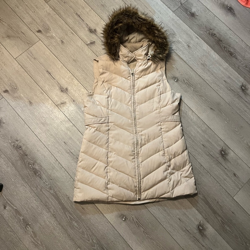 Coldwater Creek Womens Puffer Vest Size L 14-16 Hooded Faux fur, has pockets